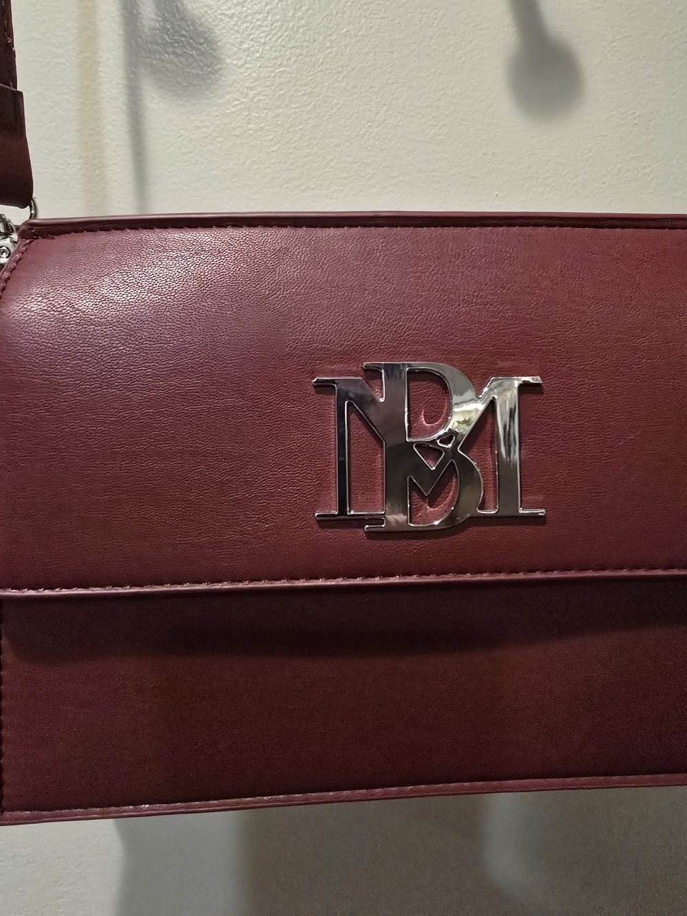 🍒🔥 Badgley Mischka Burgundy Leather Crossbody Bag - Picture 3 of 5